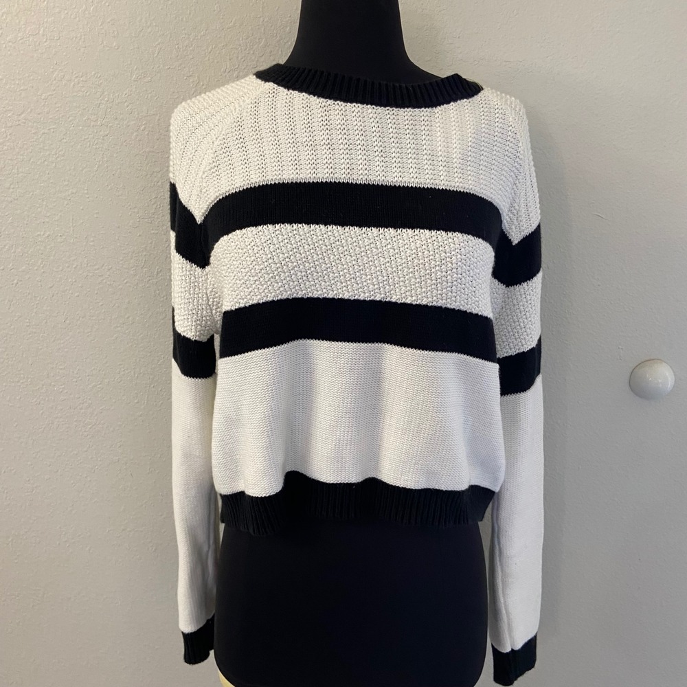 Banana Republic M Black White Striped Knit Sweater Crew Neck Long Sleeve Cropped